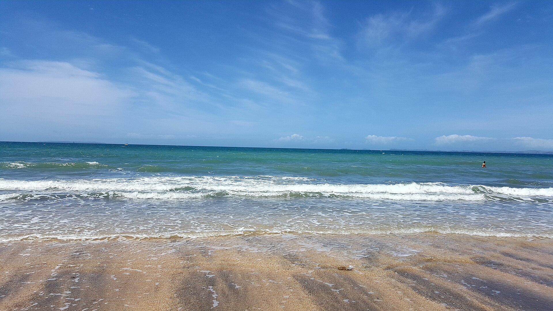 Mairangi Bay Beach in Mairangi Bay