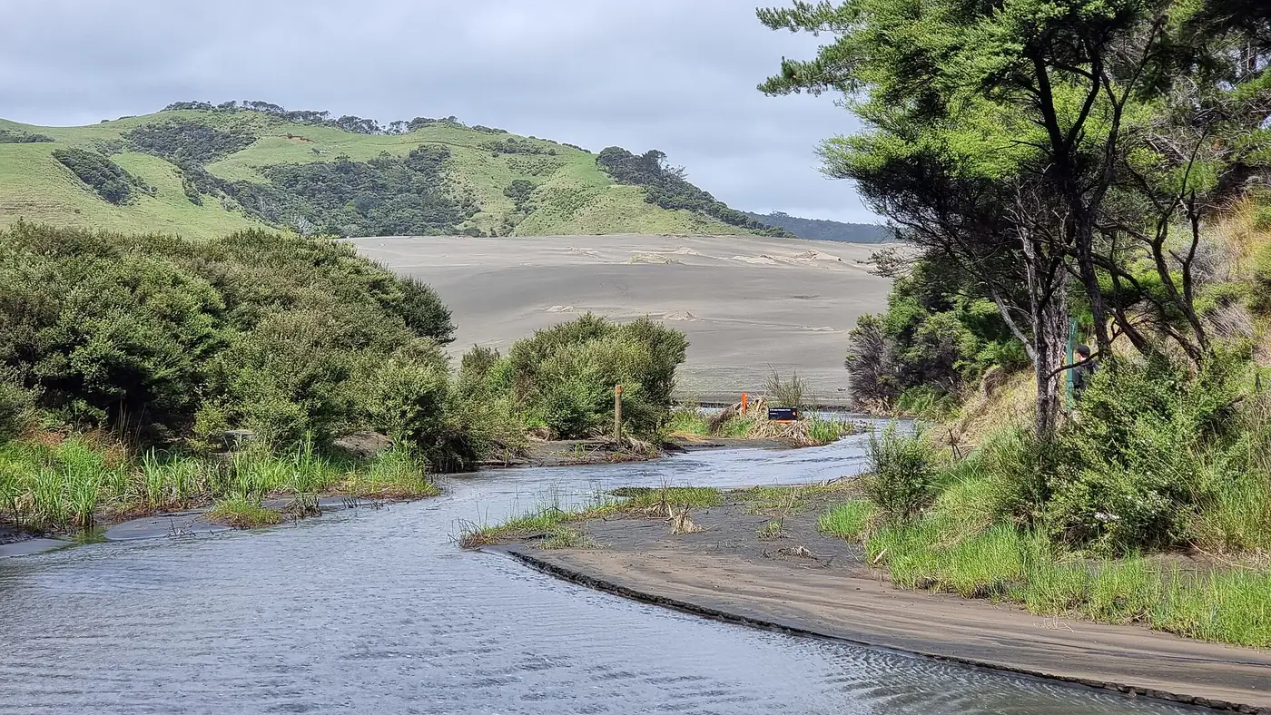 Lake Wainamu in Bethells Beach